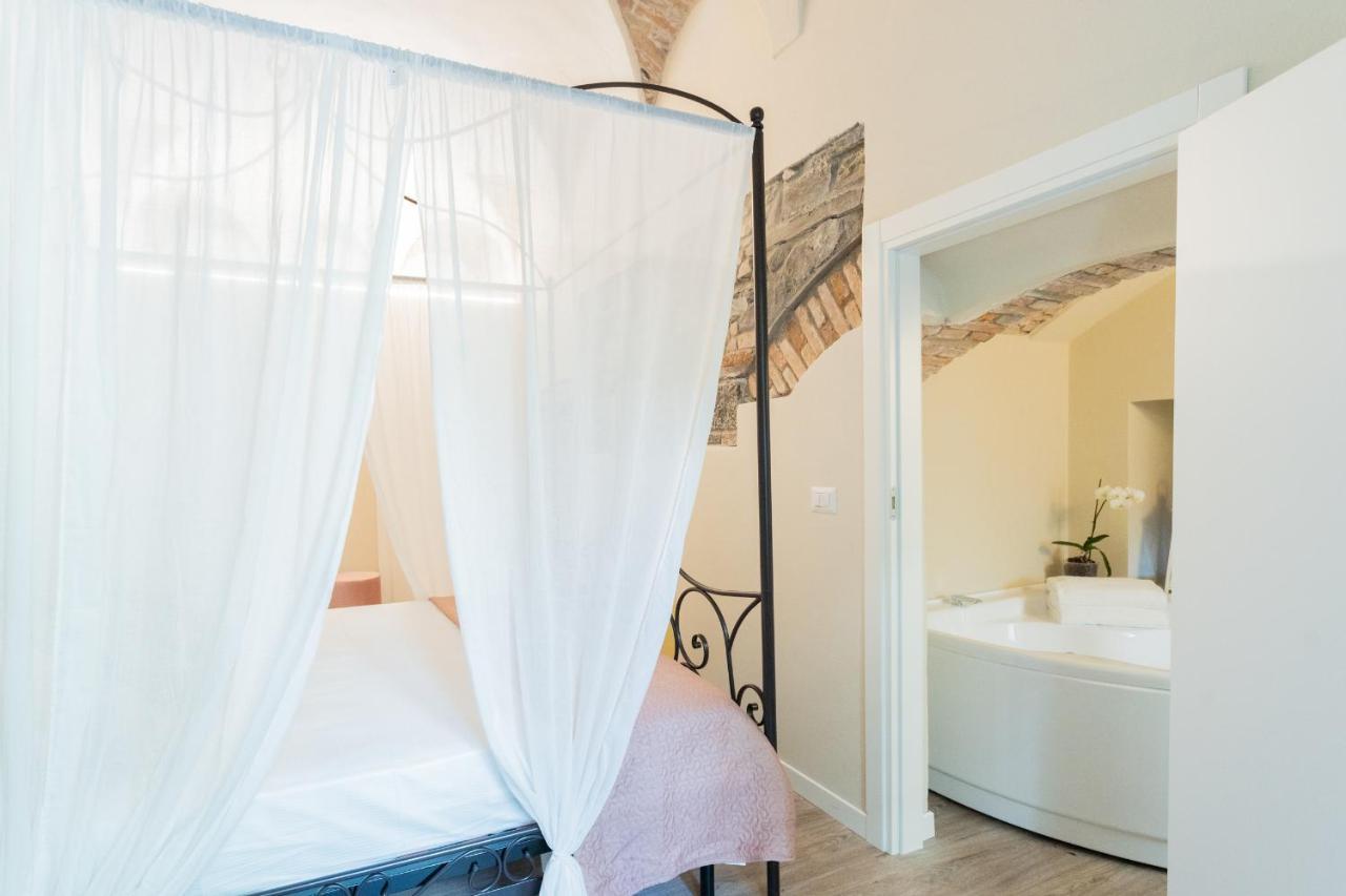 Romantic Escape City Centre With Jacuzzi & Parking By Rent All Como Exterior photo