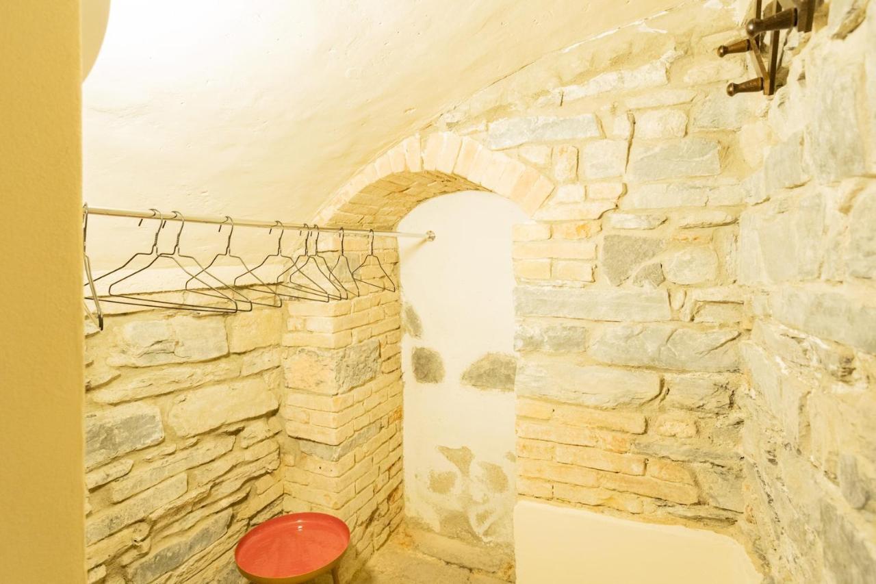 Romantic Escape City Centre With Jacuzzi & Parking By Rent All Como Exterior photo