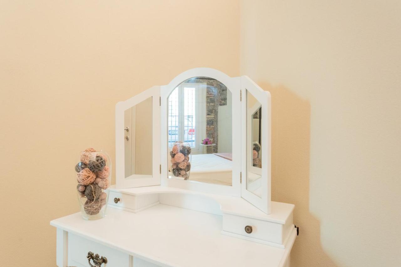 Romantic Escape City Centre With Jacuzzi & Parking By Rent All Como Exterior photo